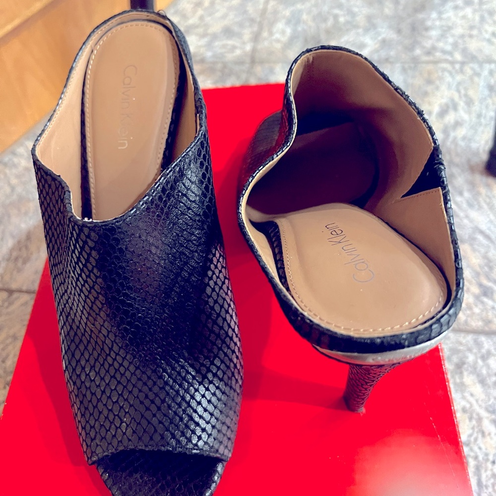 Calvin Kline size 8 black hills